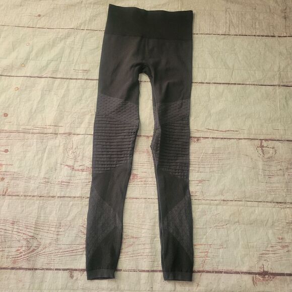 Spanx Look At Me Now Seamless Moto Leggings Size XS NWOT - Picture 4 of 7
